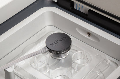 DropX droplet temperature measurement probe in incubator