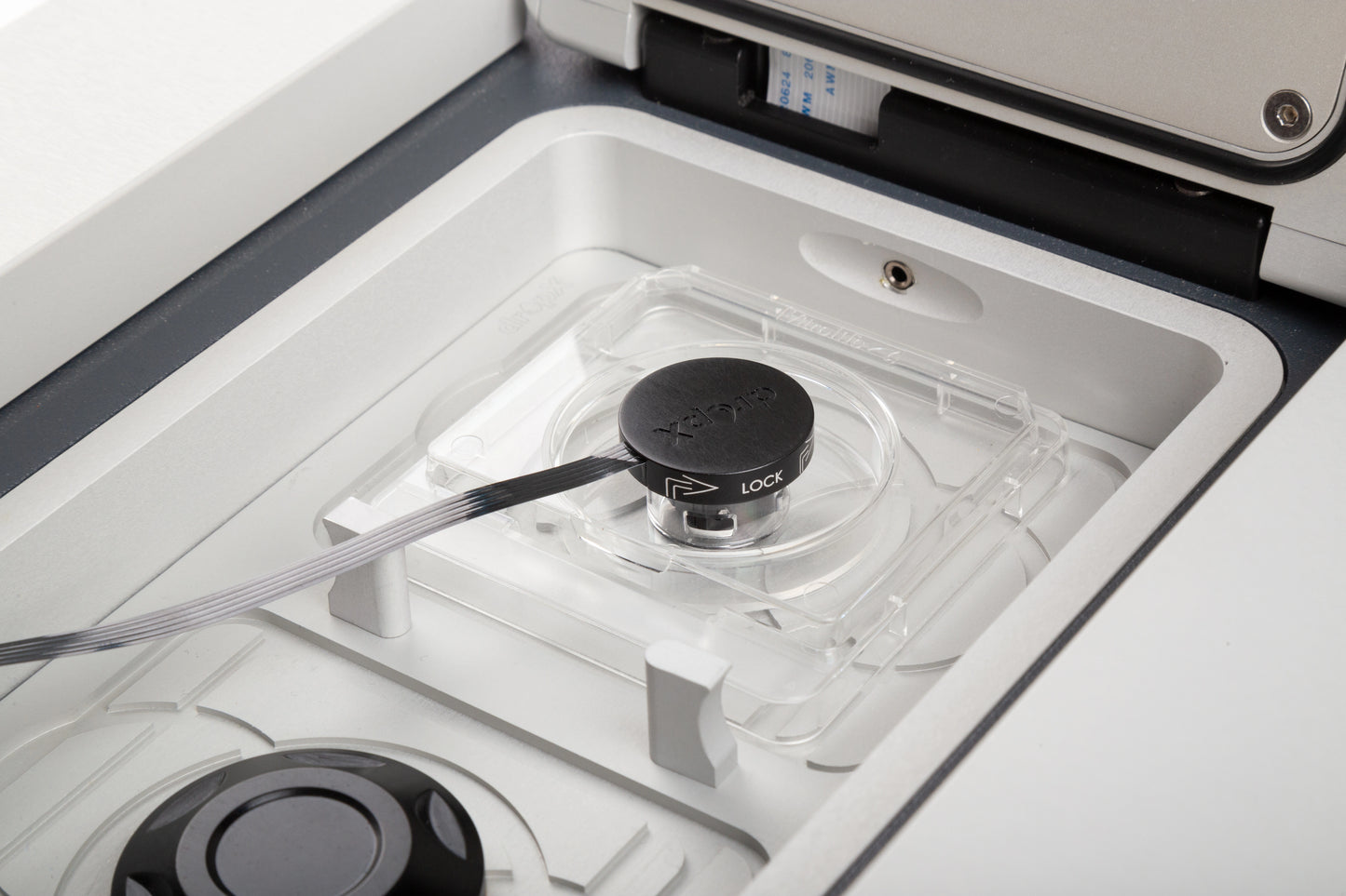 DropX - Compact all-in-one device for laboratory analysis