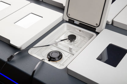 DropX surface temperature probe and Droplet probe in incubator