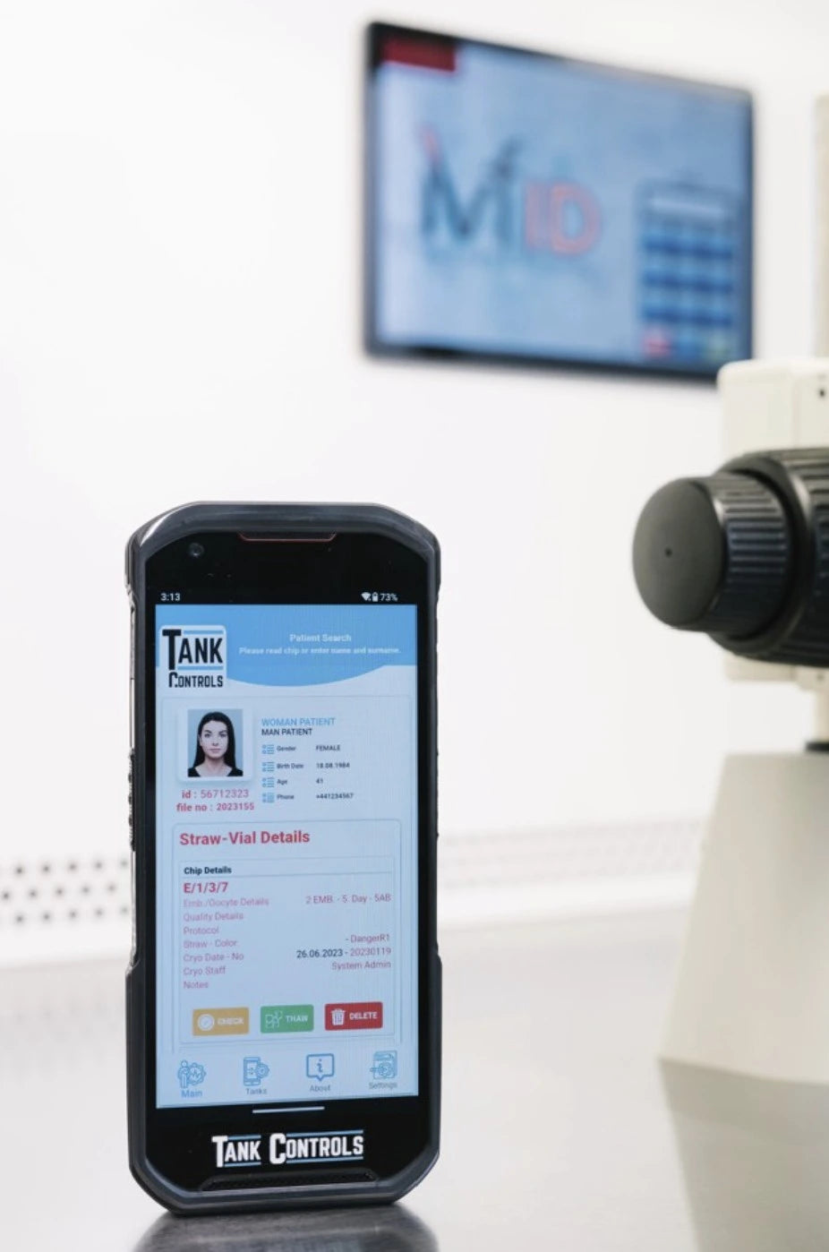 Tanks Controls Reader device screen for cryo-storage in IVF Laboratories